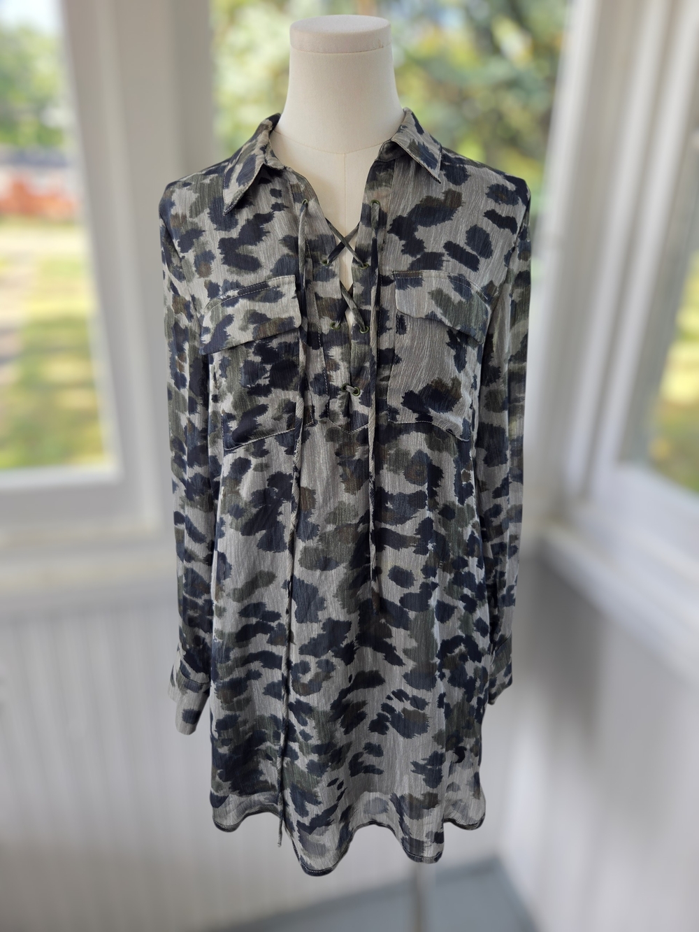 NWT Paper Crane Olive Green Blurred Animal Print Lace-Up Tunic Top – Size SMALL